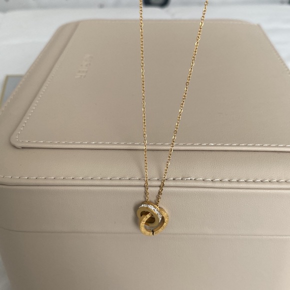 18k gold plated interlocking circles necklace - Picture 4 of 6